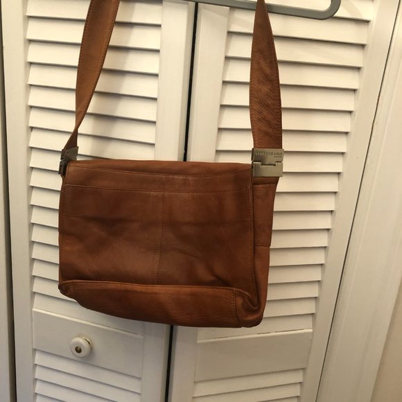 Kenneth Cole women leather messenger bag, color light cognac - Picture 2 of 12